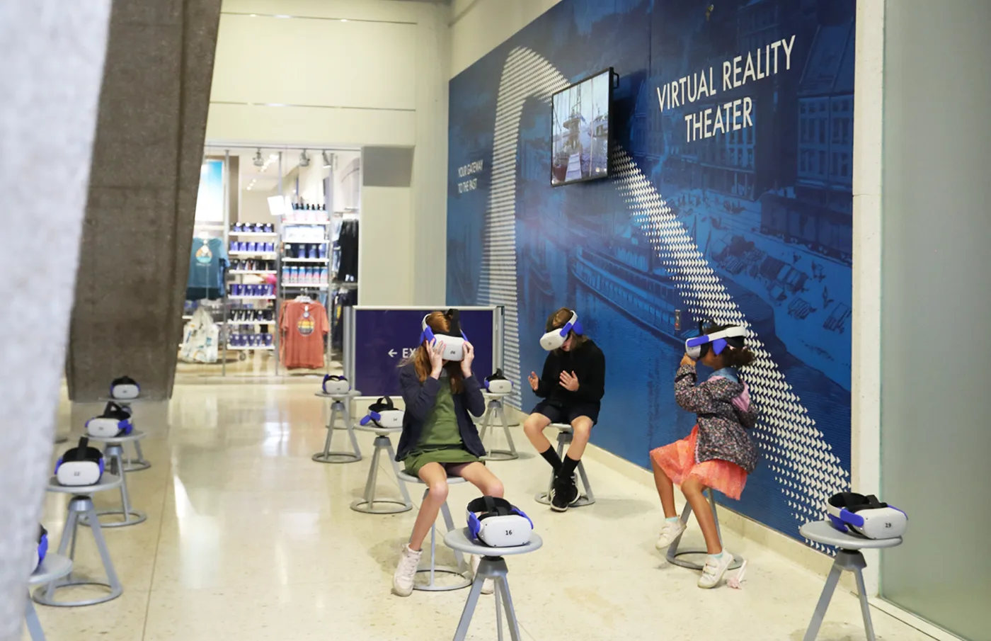 Kids in the Gateway Arch Virtual Reality Theater